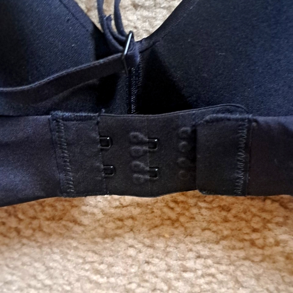 SKIMS WIRELESS LIGHTLY LINED BRA   32B - Picture 7 of 8